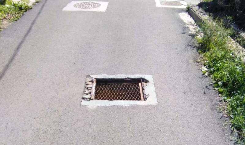 Arqueta sin cubrir desde hace meses en el Camino del Cubillo/TA.